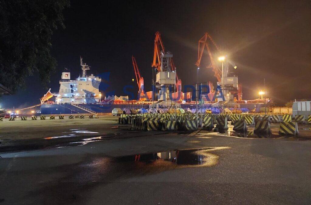 Pre-loading Coffee Beans in Bag at Panjang Port, Indonesia
